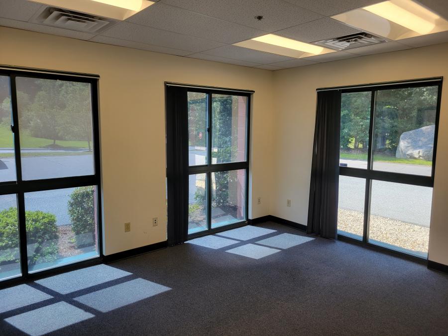 87 Progress Ave, Tyngsboro, MA 01879