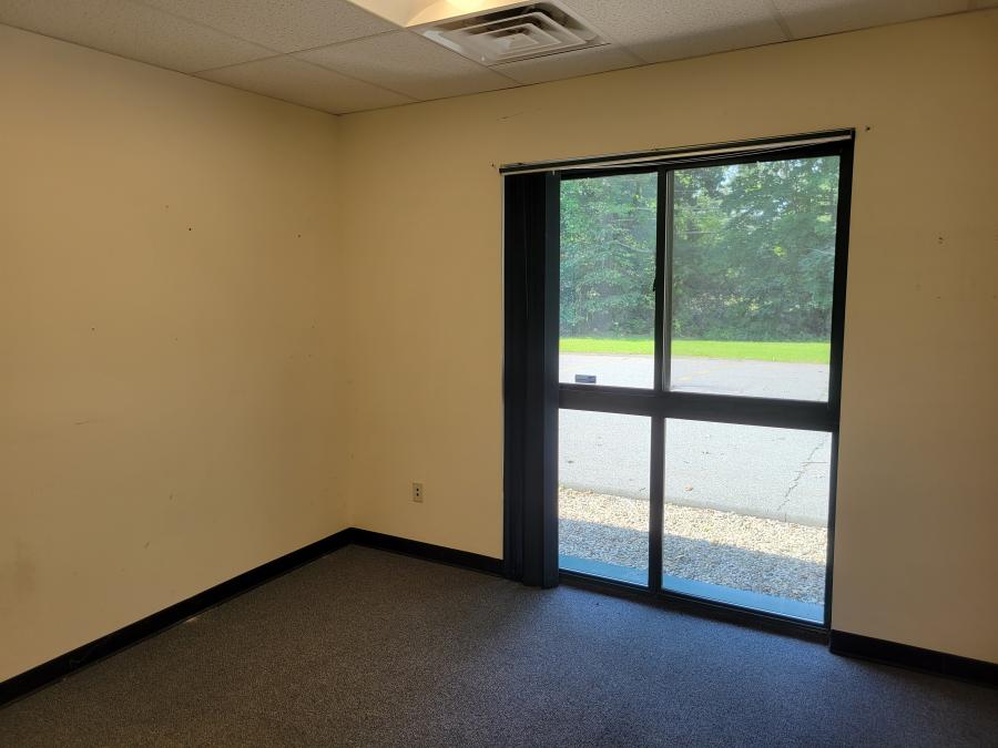 87 Progress Ave, Tyngsboro, MA 01879